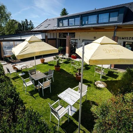 Отель Pipacs Panir & Grill Garden Vendeghaz Gyorujbarat Экстерьер фото