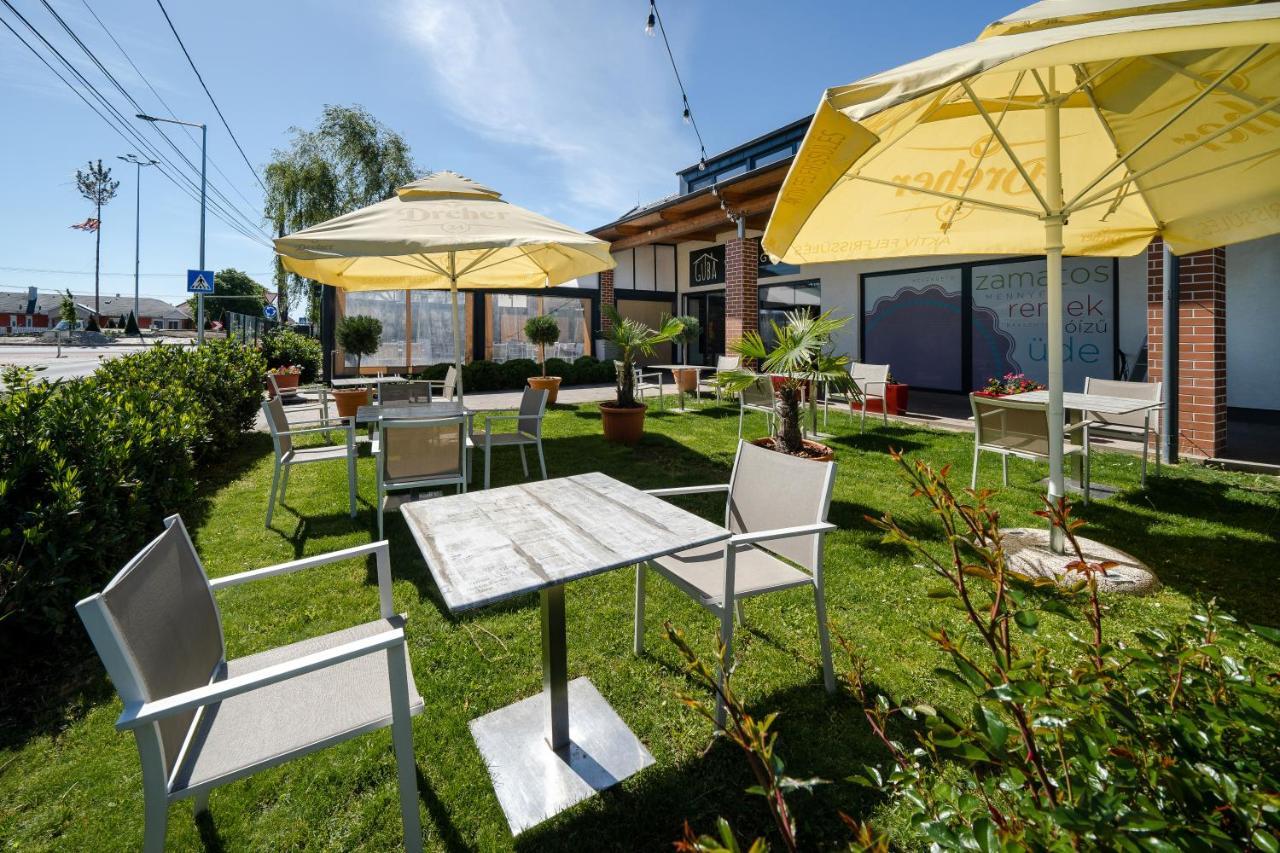 Отель Pipacs Panir & Grill Garden Vendeghaz Gyorujbarat Экстерьер фото